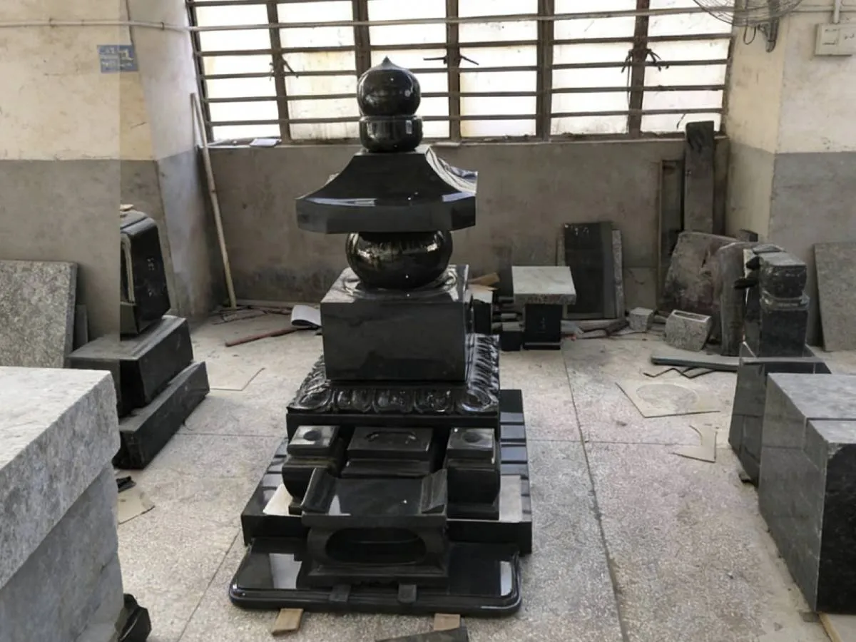 Chinese Yamazaki Japanese-style tombstone Chinese Yamazaki Japanese-style tombstone